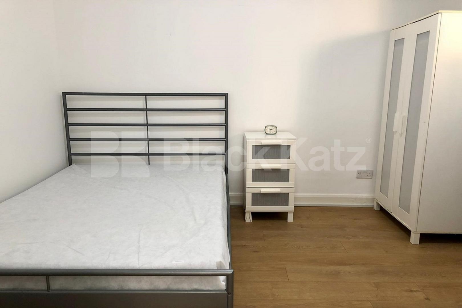 Superbly located in the heart of the city Damien Street , Whitechapel / Aldgate